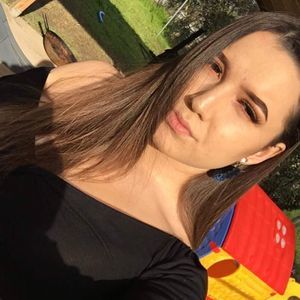 Meet your Posher, Esther